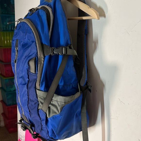 Patagonia Refugio 28L Pack Backpack Blue
Padded Hiking Outdoors Laptop - Picture 3 of 16
